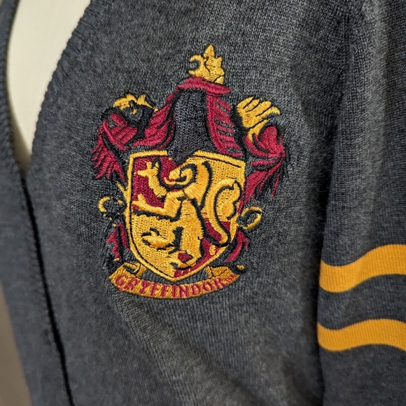 NWT Harry Potter Gryffindor Girls Cardigan - Picture 4 of 12